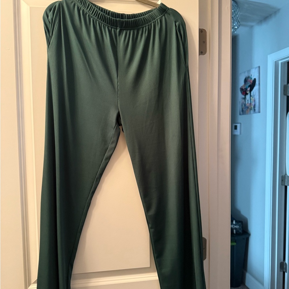 Elegant 3 Piece Green Lounge Pant set with Duster - Picture 4 of 4
